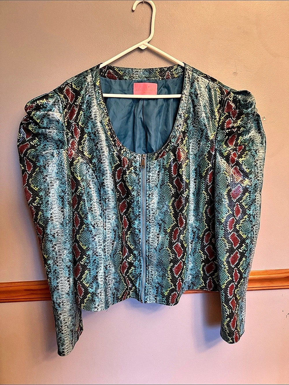 • AZALEA WANG Malone-X Faux Snakeskin Cropped Puffed Jacket Teal Multicolor 3X